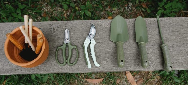 Small gardening tools