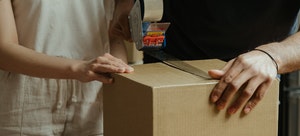 taping the moving box