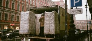 a loaded moving truck represents the real cost of a diy move